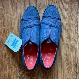 Tom’s Size 7.5 Slip On Oxfords Gray